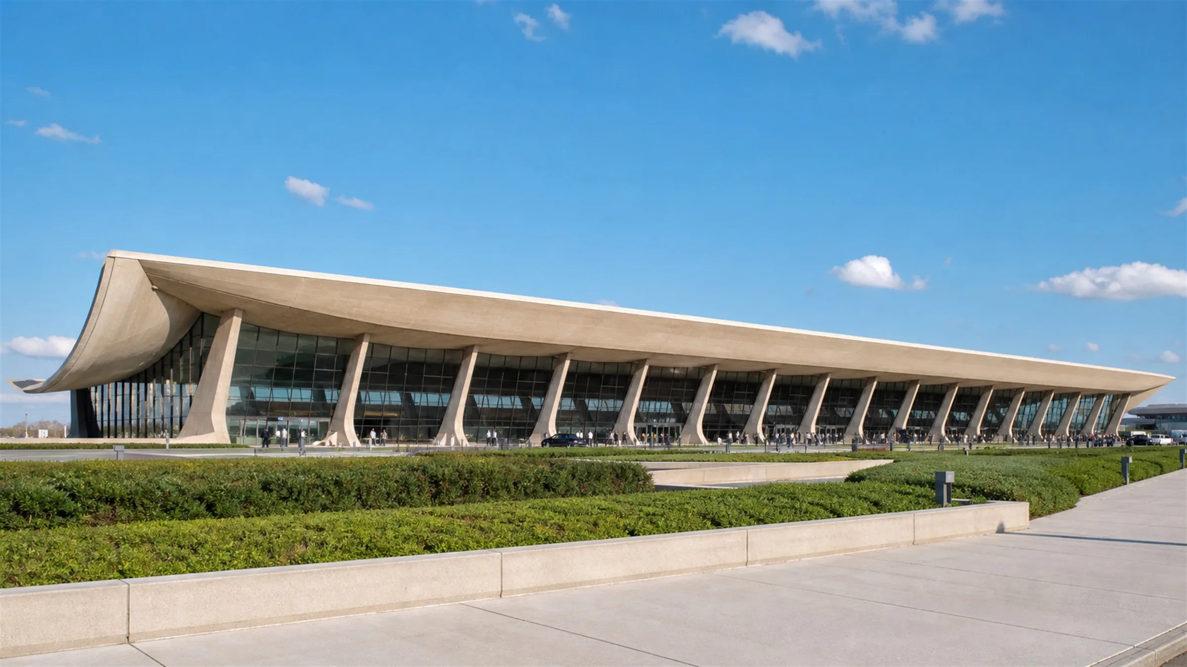 Grandlink private car service serving IAD Airport Car Service | Private Transfers from Washington Dulles International Airport