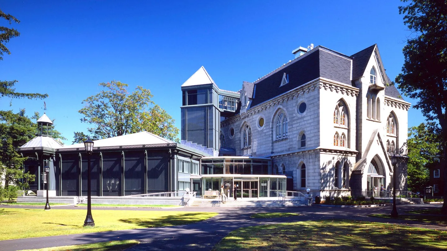 Grandlink private car service serving Bowdoin College