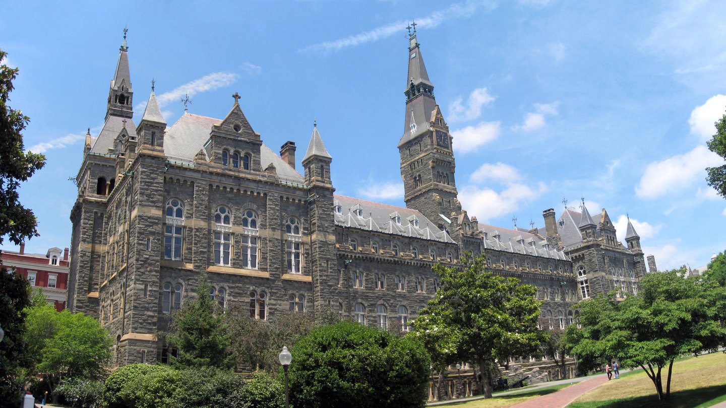Campus: Georgetown University Airport Transfer | Direct from JFK, LGA & EWR