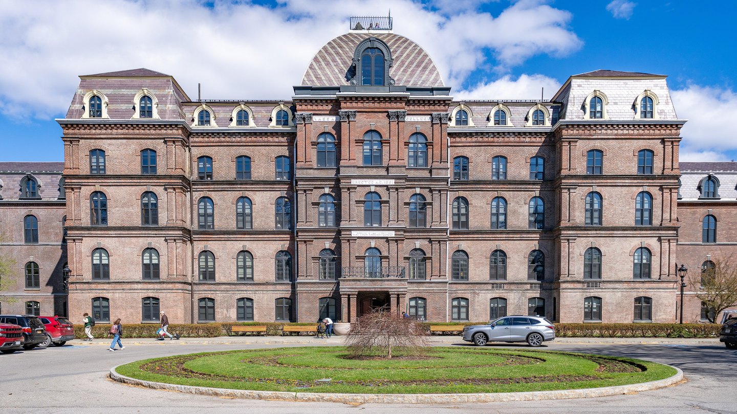 Campus: Vassar College Airport Transfer | Direct from JFK, LGA & EWR